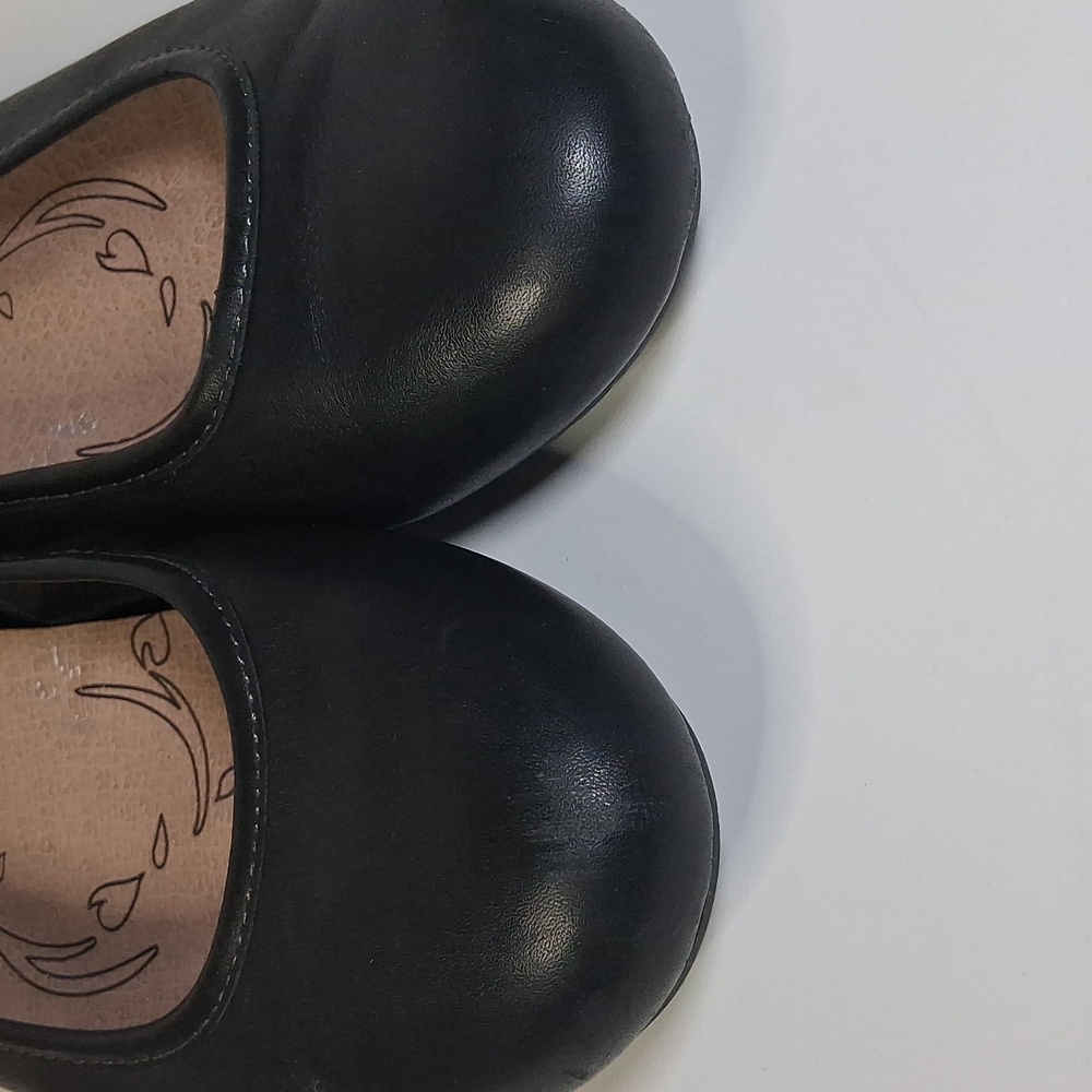 Taos Footwear Black Flats - Picture 4 of 9